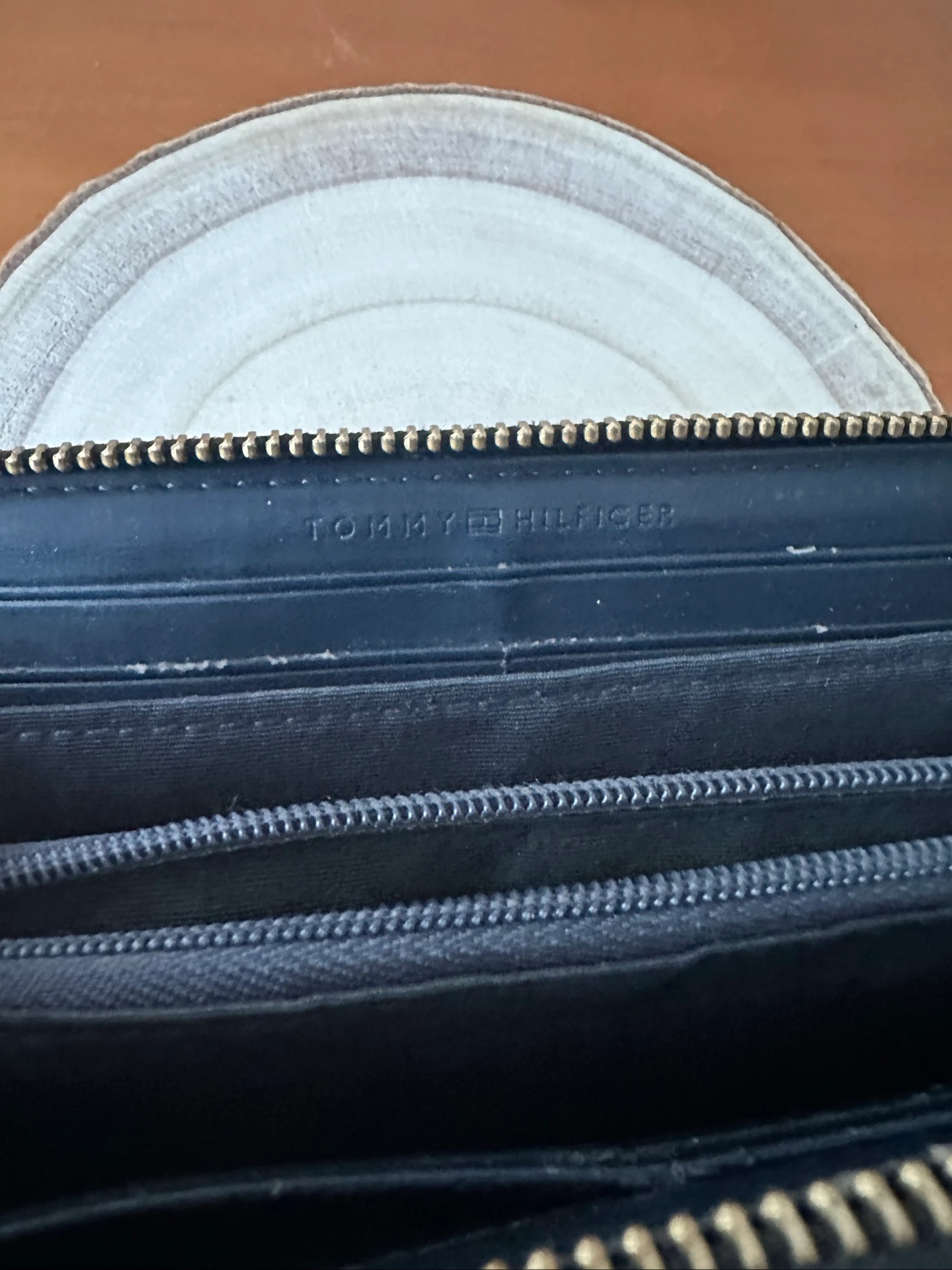 Carteira / Porta-moedas Tommy Hilfiger Preto/Azul - Zip Around Saffiano – photo 10